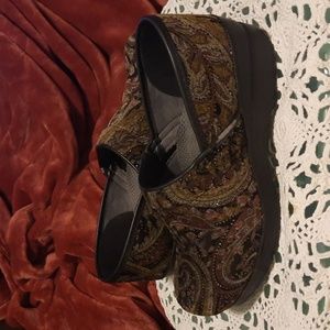 Dansko Paisley Velvet Tapestry Gold Glitter Clog Size 39 VEGAN
